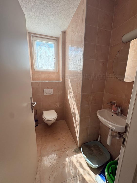 Superbe appartement de 4.5 pièces 100 m² env. dans un immeuble de caractère à Henniez 3