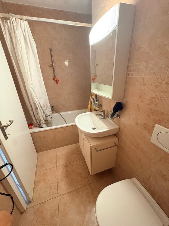 Superbe appartement de 4.5 pièces 100 m² env. dans un immeuble de caractère à Henniez 12