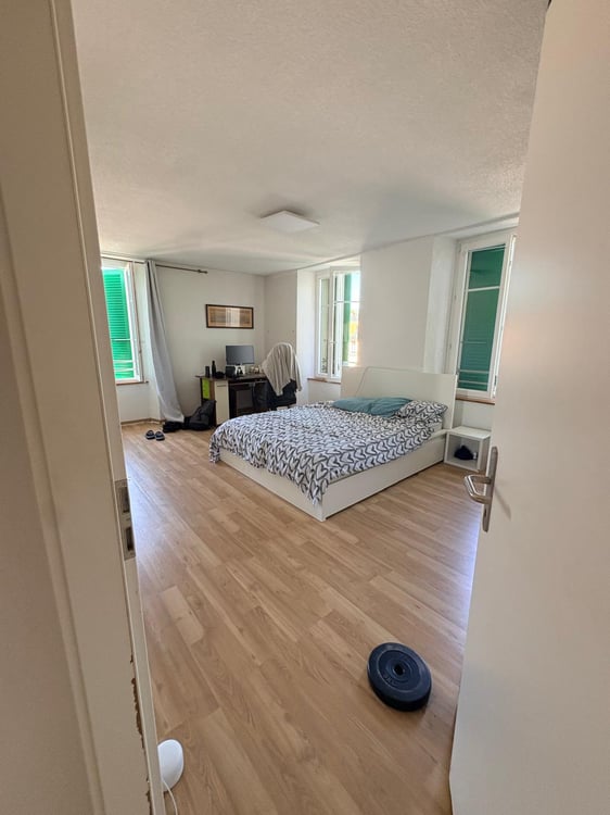 Superbe appartement de 4.5 pièces 100 m² env. dans un immeuble de caractère à Henniez 9