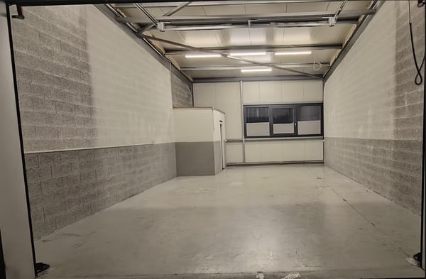 Halle/Dépôt de 72m2 env. - Lucens 1