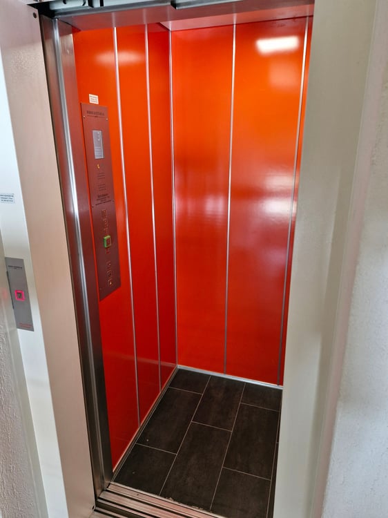 Charmante 3.5-Zimmer-Dachwohnung mit Panoramablick in Steffisburg 9
