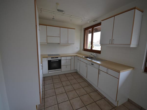 Charmante 4.5-Zimmer-Wohnung mit Kamin und Garten in Detligen 2