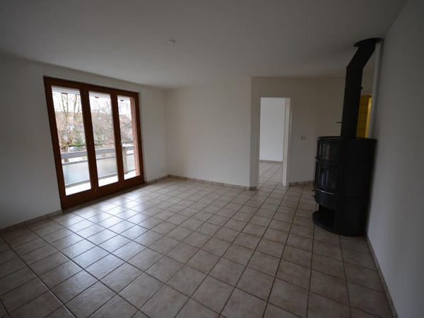 Charmante 4.5-Zimmer-Wohnung mit Kamin und Garten in Detligen 3