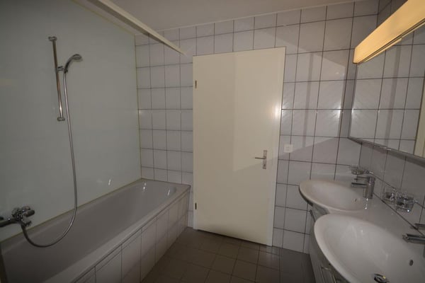 Charmante 4.5-Zimmer-Wohnung mit Kamin und Garten in Detligen 6