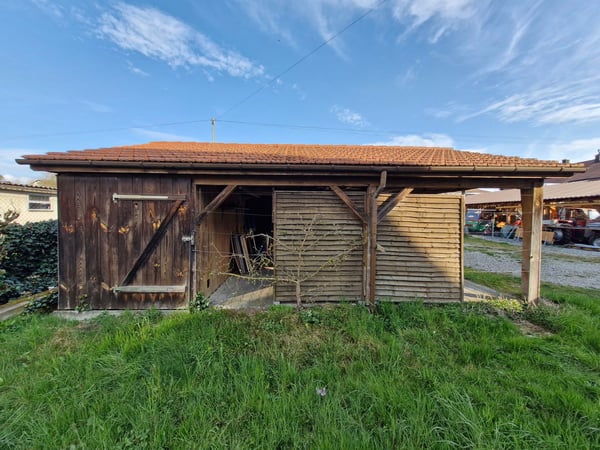 Stöckli mit Laden, Wohnung und Ausbaumöglichkeit 5