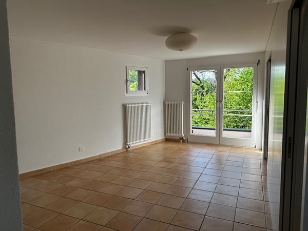 Charmante 2.5-Zimmer-Maisonette-Dachwohnung mit Seesicht in Erlenbach 6