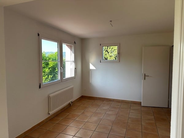 Charmante 2.5-Zimmer-Maisonette-Dachwohnung mit Seesicht in Erlenbach 7