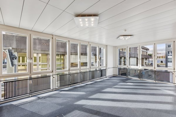 Ausgebaute Bürofläche mit Kleinbüroaufteilung an erstklassiger Lager 8