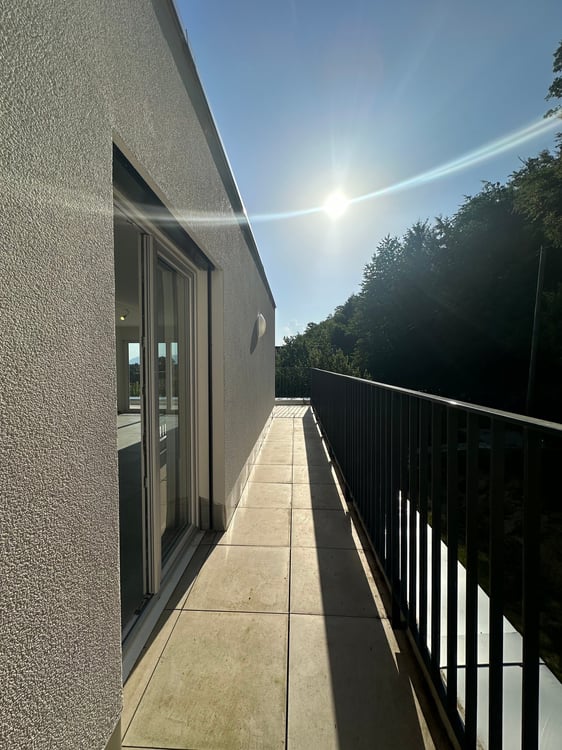 Exklusives Attika-Wohnerlebnis – direkter Liftzugang, spektakuläre Aussicht und grosszügige Terrasse 2