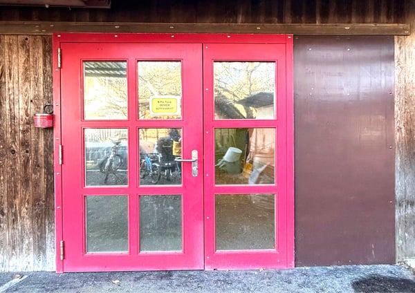 Vielseitiger Gewerbe-/Hobbyraum oder Garage in Langnau 2