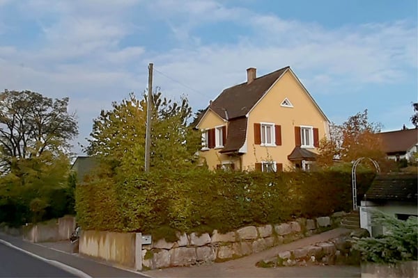Charmantes Einfamilienhaus mit Landreserve 1