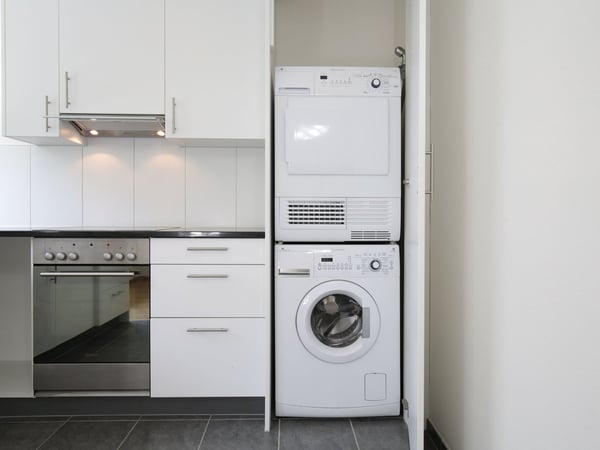 Helle 2.5-Zimmer-Wohnung mit Balkon und Lift nähe Biozentrum/Unispital 8