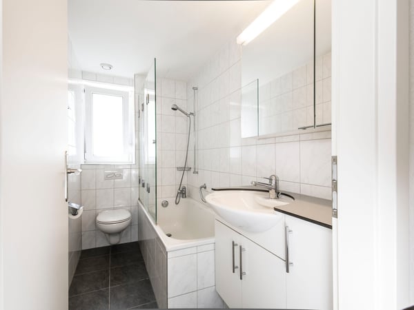 Helle 2.5-Zimmer-Wohnung mit Balkon und Lift nähe Biozentrum/Unispital 7