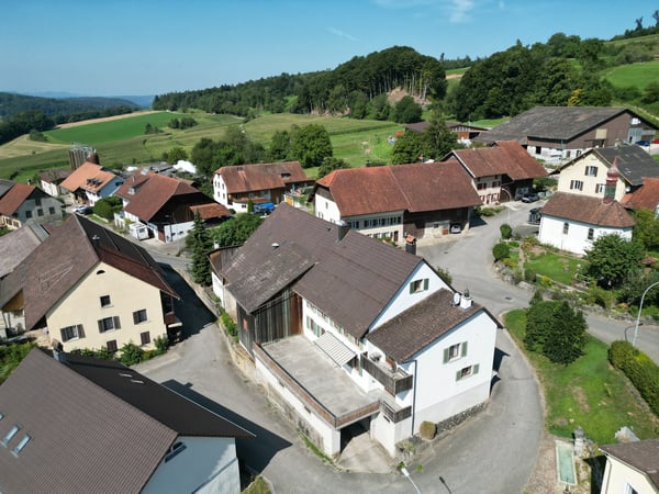 Historisches Mehrfamilienhaus mit viel Charme in Lengnau AG 2