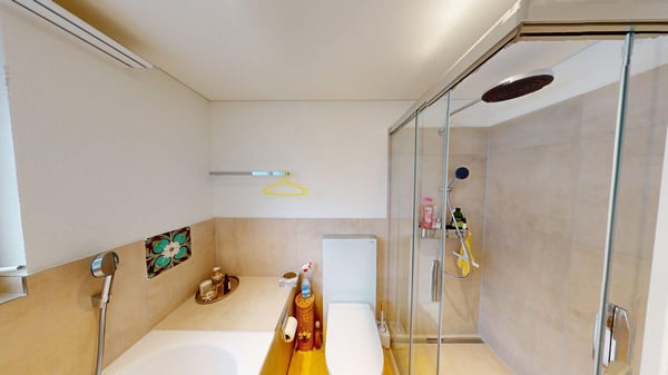 Exklusive 1.5-Zimmer-Maisonette-Gartenwohnung in Winkel 13