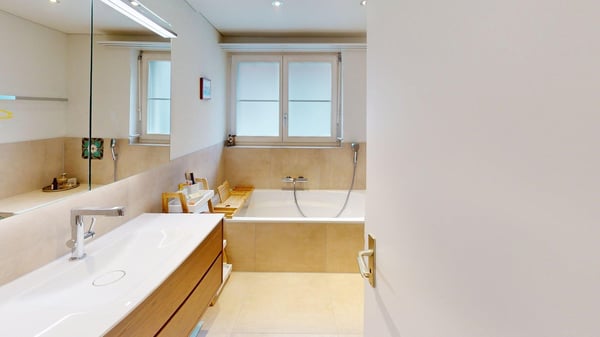 Exklusive 1.5-Zimmer-Maisonette-Gartenwohnung in Winkel 15