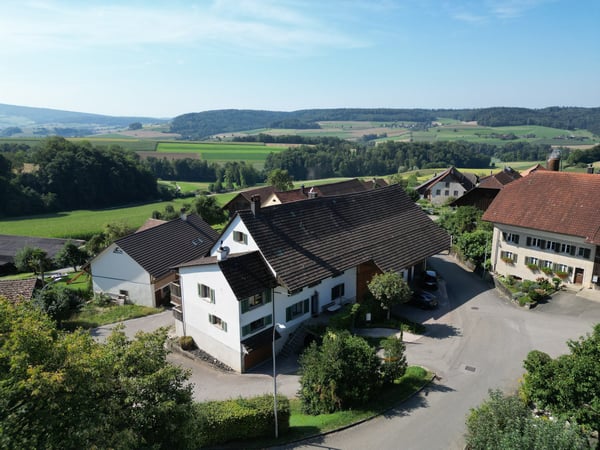 Historisches Mehrfamilienhaus mit viel Charme in Lengnau AG 1