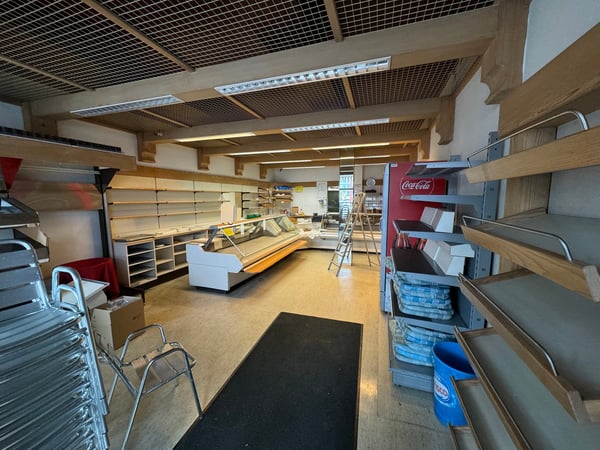 Vielseitiger Gewerberaum mit gut ausgestatteter Küche an der Albisriederstrasse 10