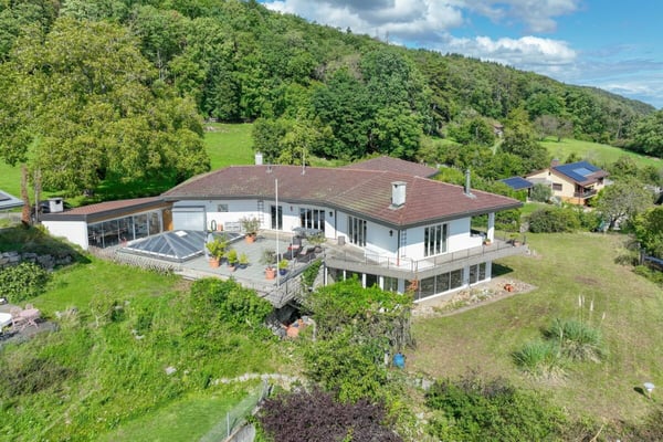 Licht, Panorama und Potenzial - ein Haus, drei Wohnungen, viel Freiraum 2