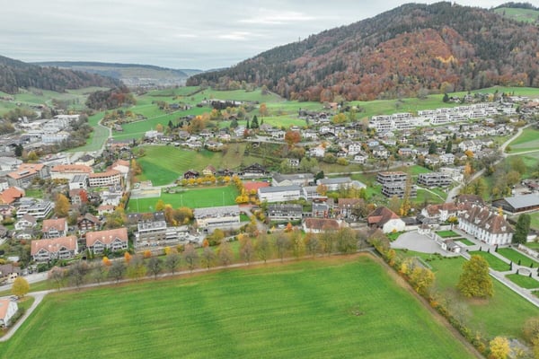 Design und Komfort, Ruhe und Naturblick: Neubau-Parterrewohnung beim Schloss 13