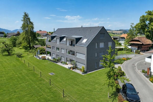 Architektur trifft Licht und Bergblick: Maisonette mit hoher Privatsphäre 12