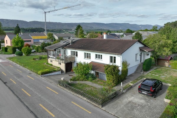 Weite, Sonne, Freiheit: vielseitiges Zuhause mit Studio und grossem Garten 1