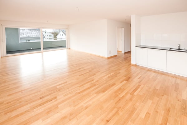 Helle 4.5-Zimmer-Wohnung mit Balkon in Dübendorf