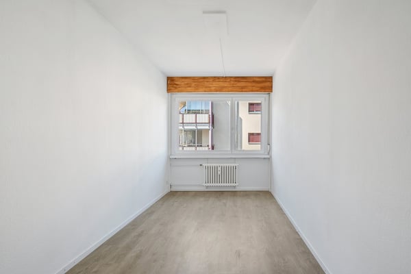 Helle 4.5-Zimmer-Wohnung mit grosszügigem Balkon und Weitsicht in familienfreundlicher Lage 12