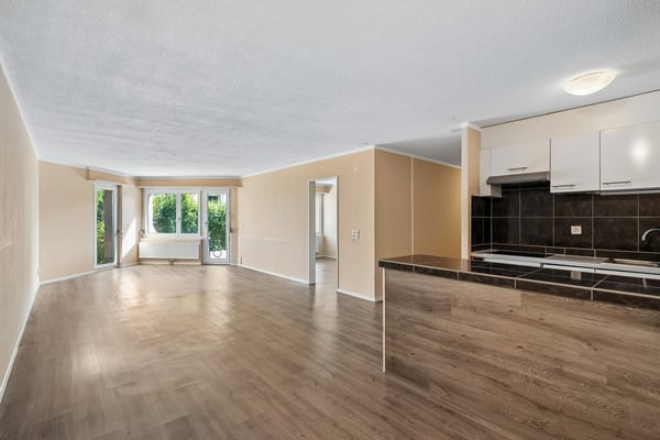 Grosszügige 3.5-Zimmer-Wohnung mit sonnigem Sitzplatz in ruhiger Lage in Zürich-Seebach 3