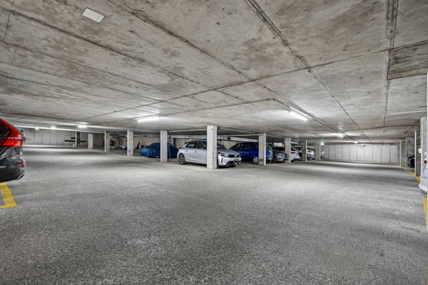 Grosszügige 3.5-Zimmer-Wohnung mit sonnigem Sitzplatz in ruhiger Lage in Zürich-Seebach 18