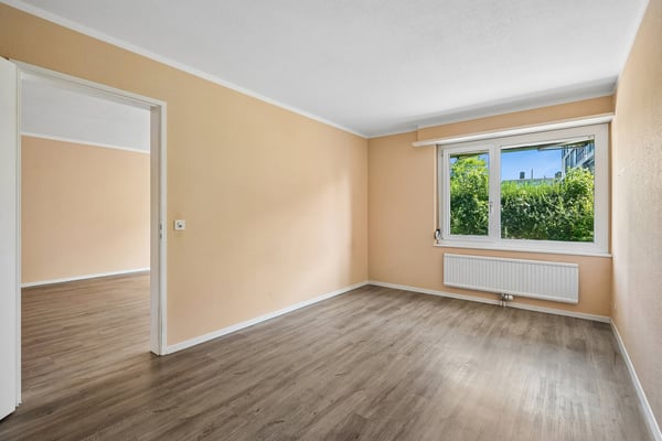 Grosszügige 3.5-Zimmer-Wohnung mit sonnigem Sitzplatz in ruhiger Lage in Zürich-Seebach 12