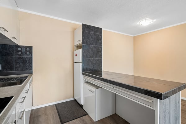 Grosszügige 3.5-Zimmer-Wohnung mit sonnigem Sitzplatz in ruhiger Lage in Zürich-Seebach 6