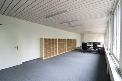 Büro, Praxis, Lagerräume, Parkplätze verfügbar 3