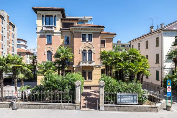 Elegante ufficio in villa storica 1