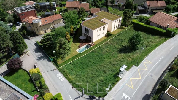 Nuova proprietà in Collina d'Oro: una villa con piscina e due appartam 3