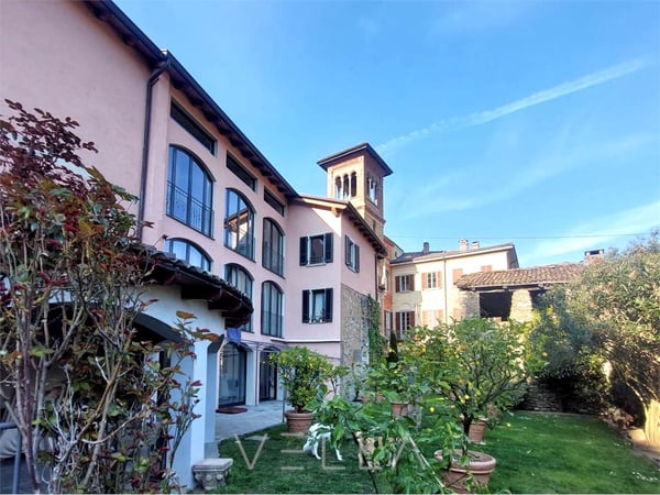 Affascinante appartamento con giardino in casa storica 12