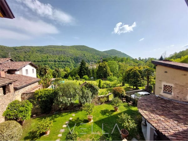 Affascinante appartamento con giardino in casa storica 2