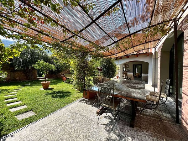 Affascinante appartamento con giardino in casa storica 9