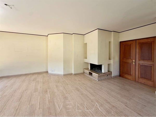 Ampio 4.5 locali al 5 piano con terrazza, vista aperta e grande poten 3