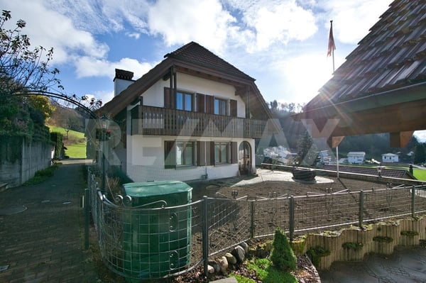 Grosszügiges Einfamilienhaus in ruhiger Hanglage  ideal für Familien, die Wohnqualität suchen 3