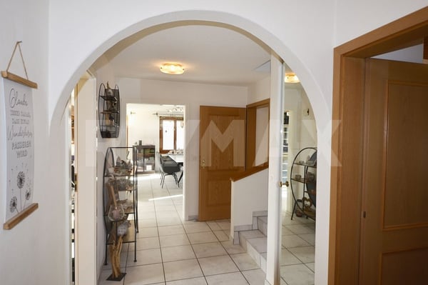 Grosszügiges Einfamilienhaus in ruhiger Hanglage  ideal für Familien, die Wohnqualität suchen 5