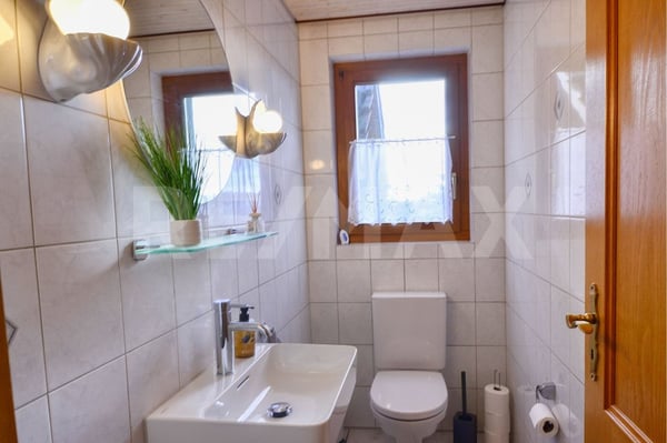 Grosszügiges Einfamilienhaus in ruhiger Hanglage  ideal für Familien, die Wohnqualität suchen 7