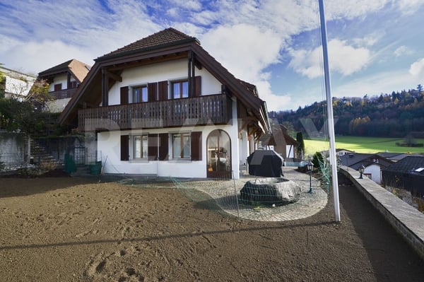 Grosszügiges Einfamilienhaus in ruhiger Hanglage  ideal für Familien, die Wohnqualität suchen 2