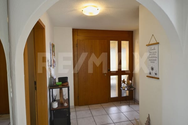 Grosszügiges Einfamilienhaus in ruhiger Hanglage  ideal für Familien, die Wohnqualität suchen 4