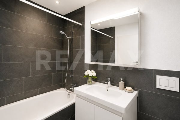 Moderne 2.5-Zimmer-Attika-Wohnung mit grosser Sonnenterrasse und Weitsicht 8