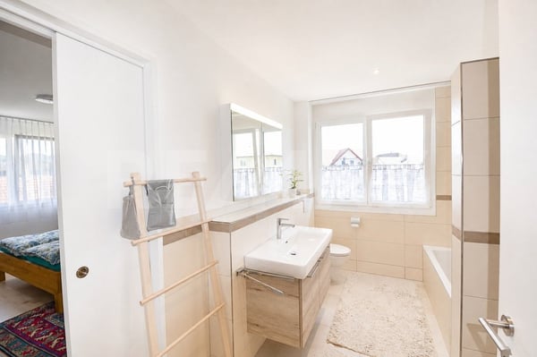 Wohnen mit Weitblick  grosszügige 3.5-Zimmer-Wohnung mit Ausbaupotenzial 5