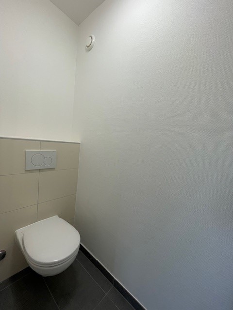 Appartement entièrement rénové de 1.5 pièces au 5ème étage, avec balcon. 7