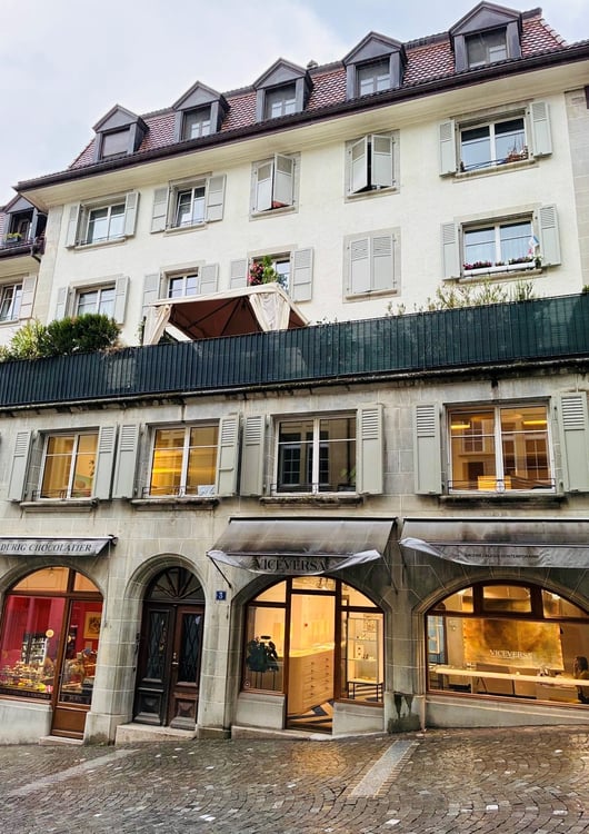 Appartement entièrement rénové au centre-ville de Lausanne. 3