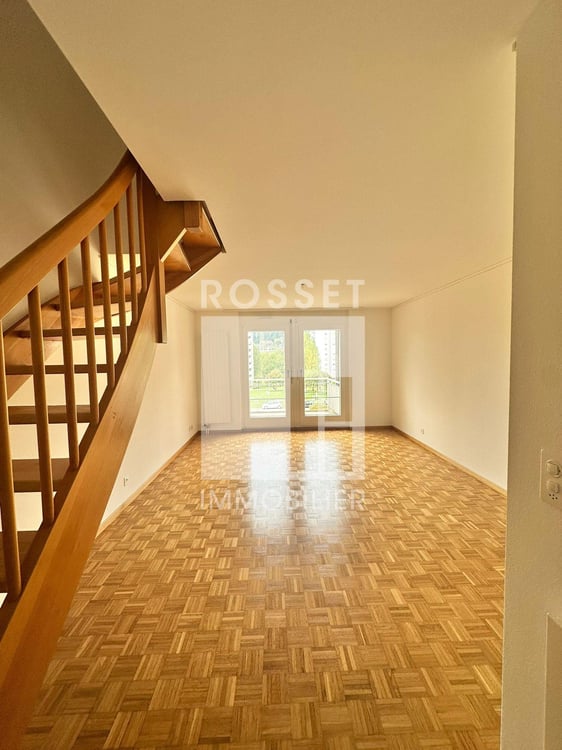 Bel appartement de 5 pièces au 1er étage en duplex de 149 m2 avec un balcon et une terrasse. 1