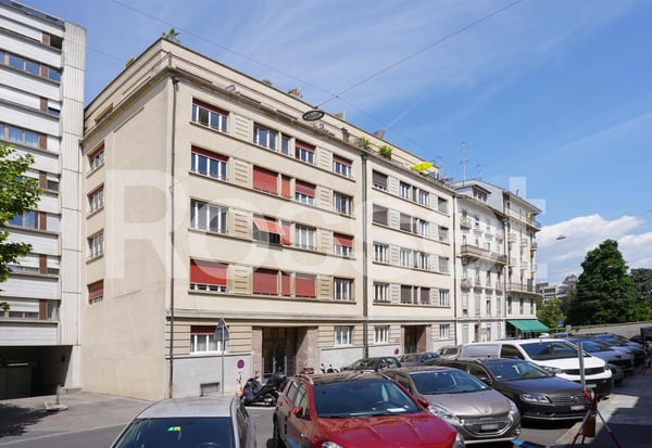 Appartement de 3.5 pièces au 4ème étage situé dans un immeuble proche de toutes les commodités. 14